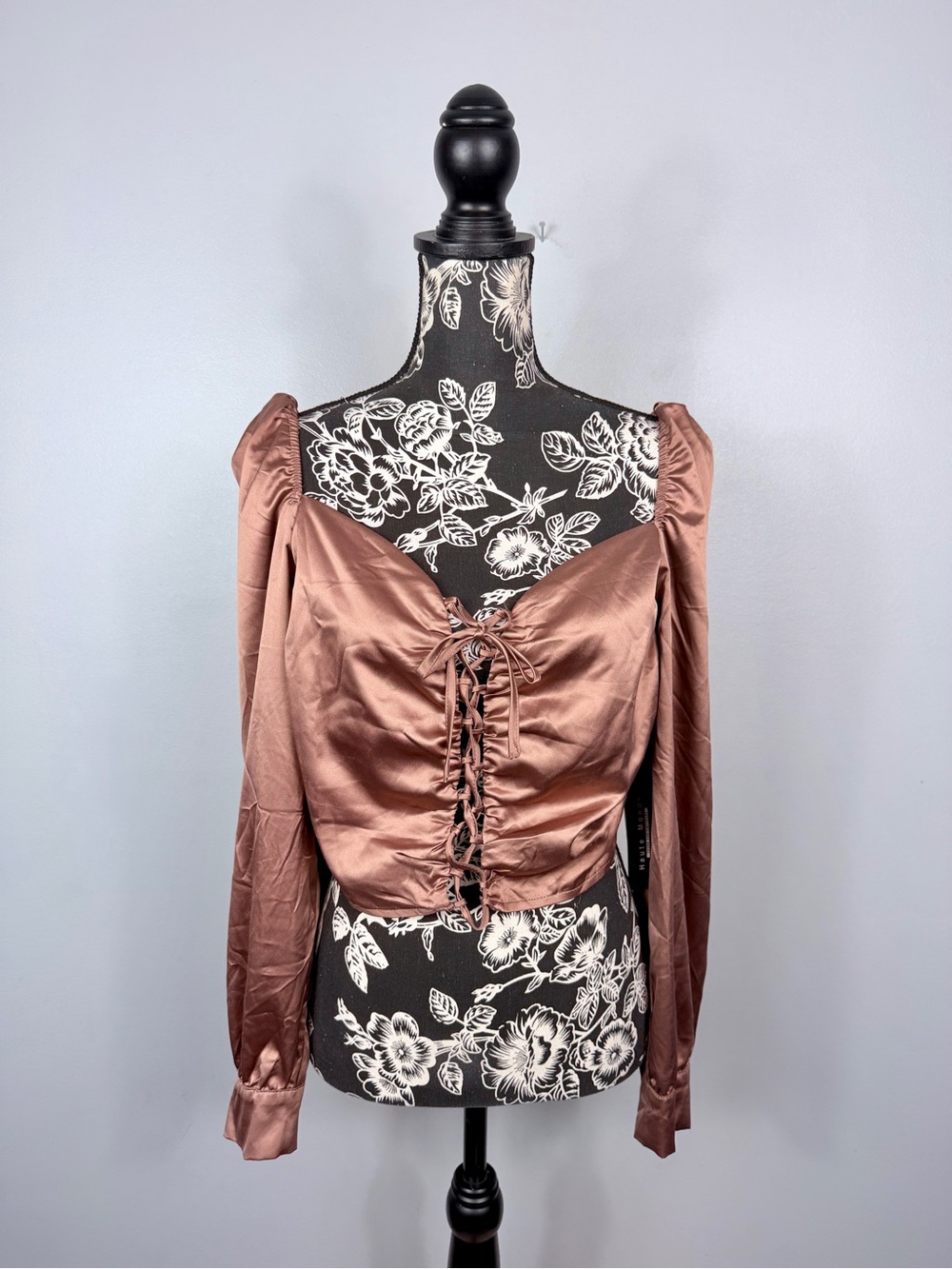 NWT Haute Monde brown lace up long sleeve silky crop top size large